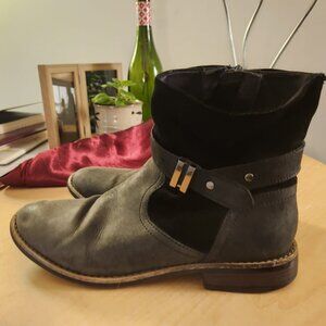 Clarks Ultimate Comfort Collection Ankle Boots Black Leather Suede Size 7.5 / 38